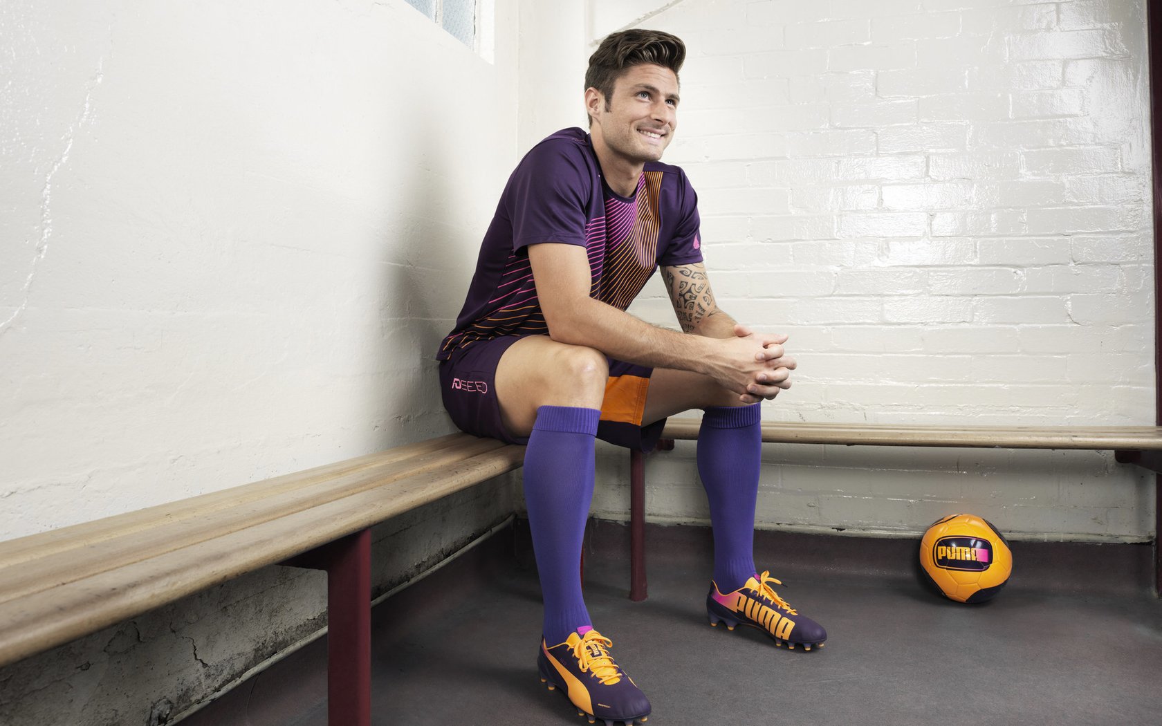 英超大战激烈现场，精彩进球和神级扑救交相辉映，英超全场集锦